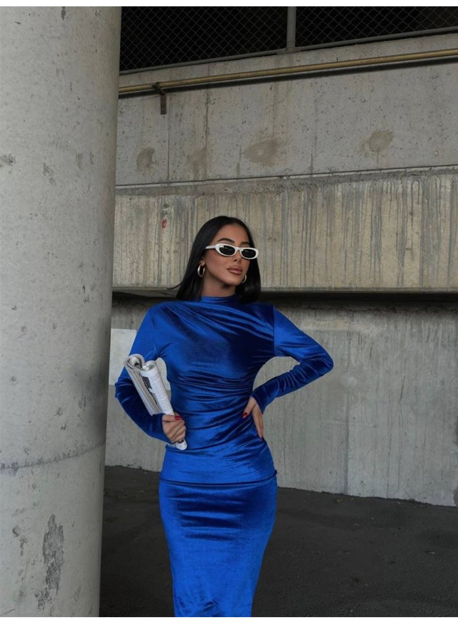 Kadın Uzun Kollu Yarım Balıkçı Yaka Büzgü Detay Kadife Kumaş Elbise