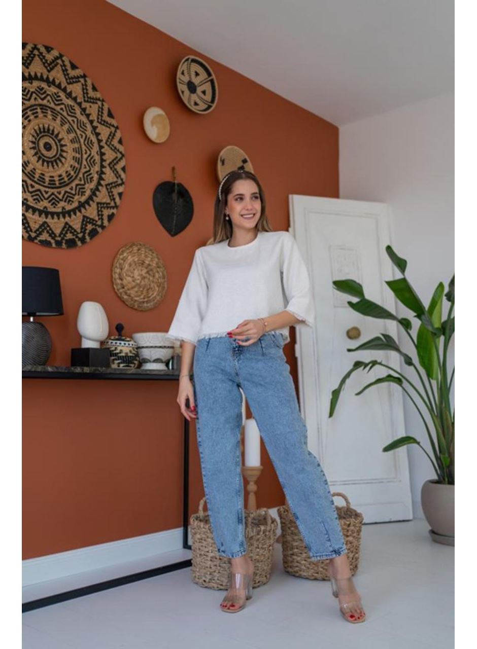 Beyaz Püskül Detaylı Bluz