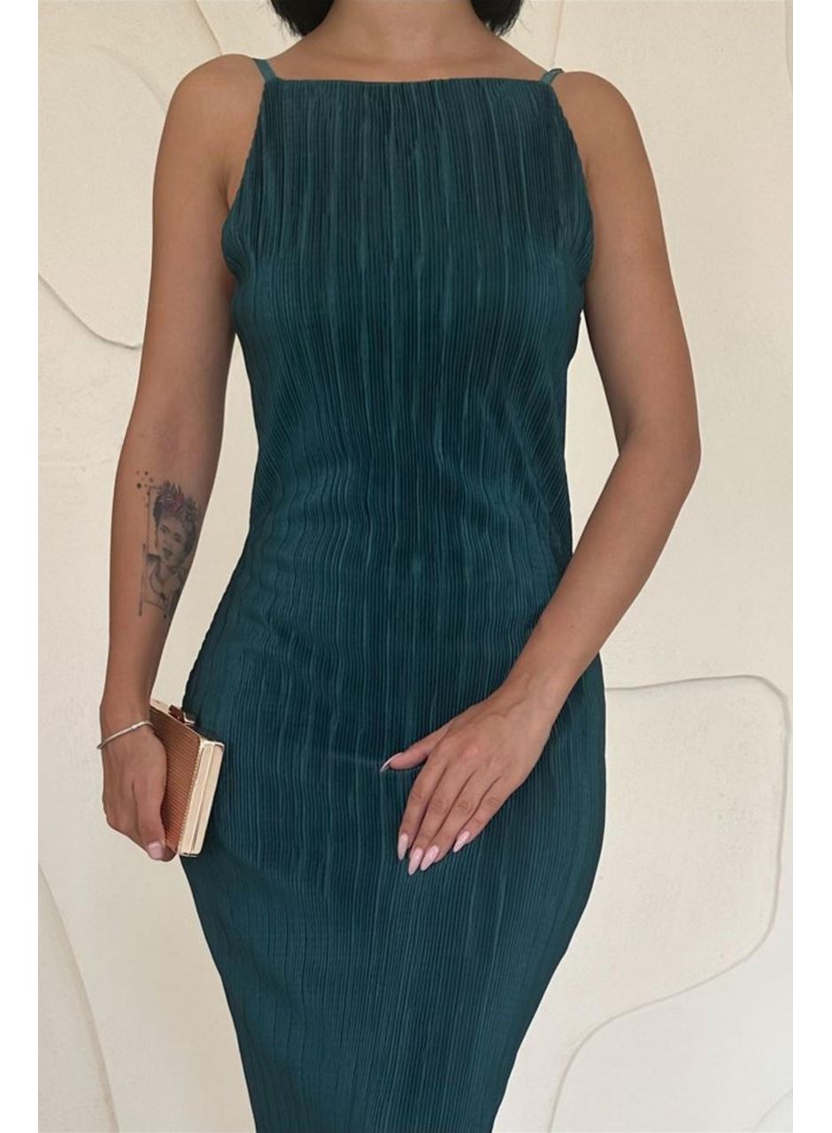 Zümrüt Piliseli Halter Boyun Elbise