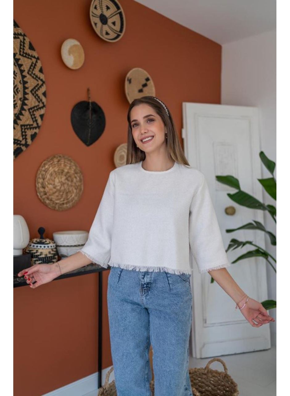 Beyaz Püskül Detaylı Bluz
