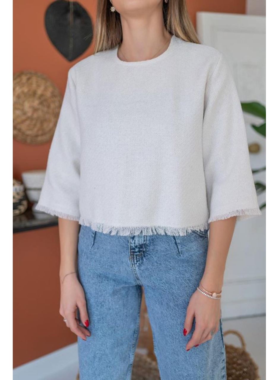 Beyaz Püskül Detaylı Bluz