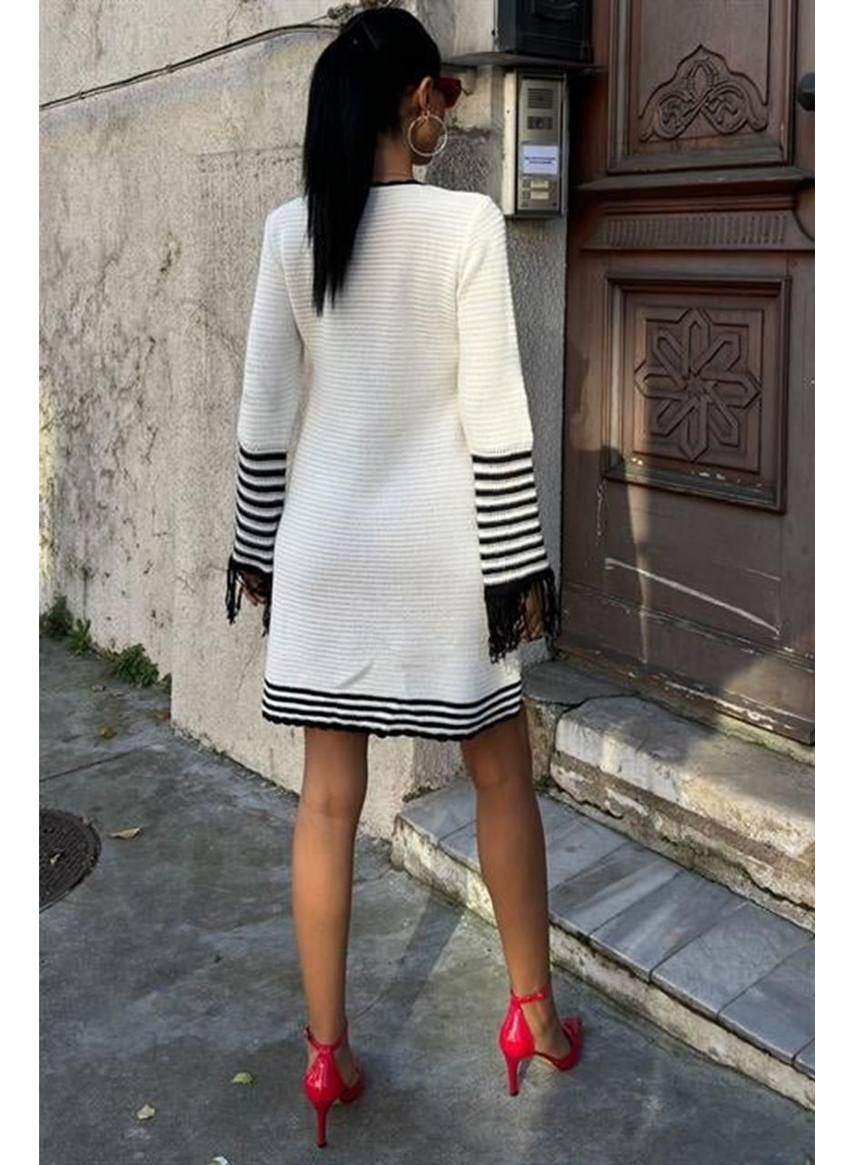 Triko Kolları Püsküllü Düğmeli Elbise 2849