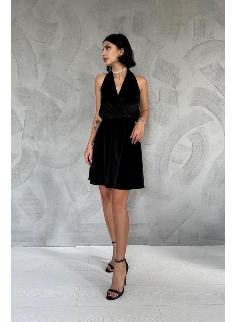 Siyah Boyundan Geçmeli Elbise