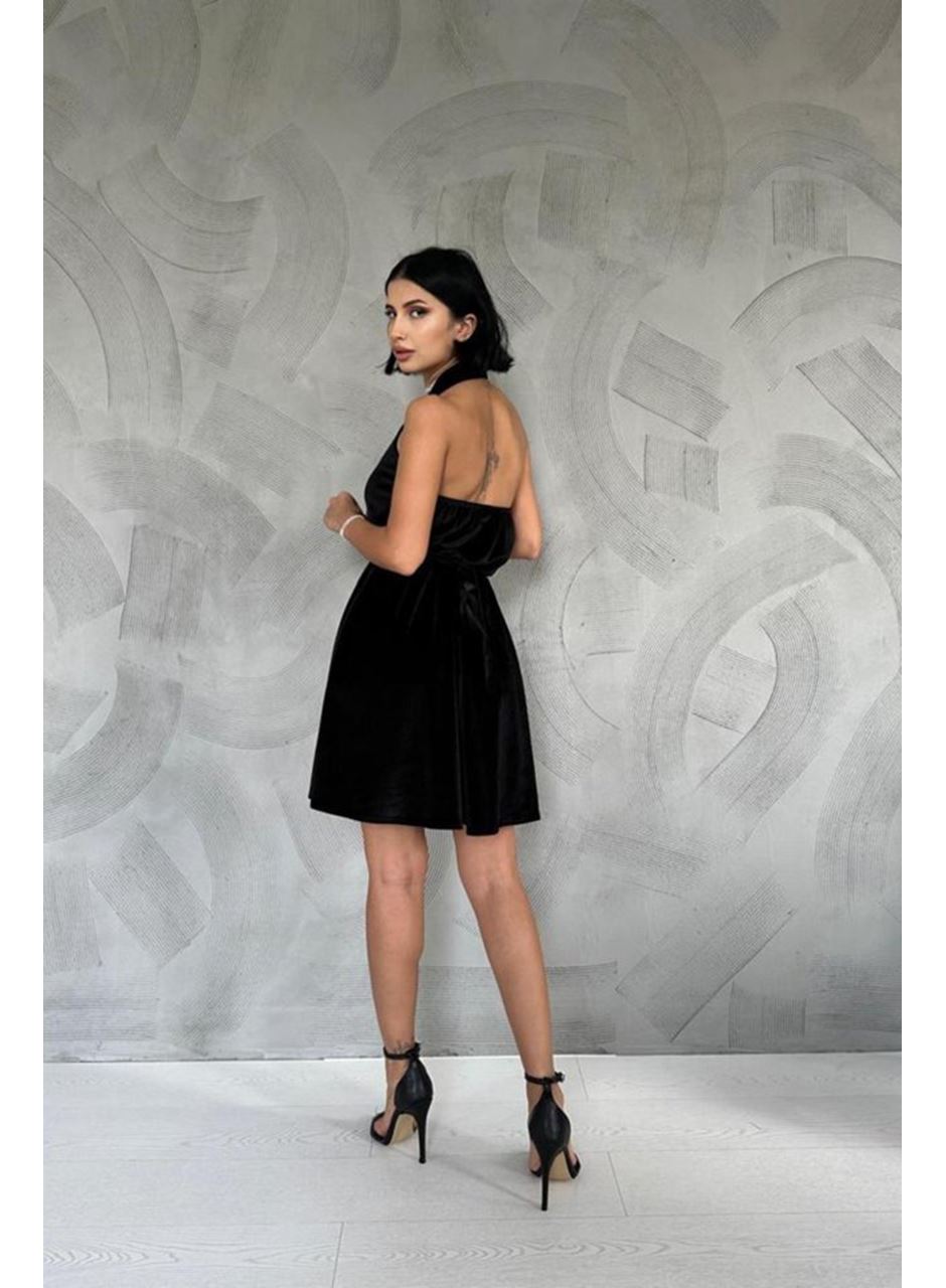 Siyah Boyundan Geçmeli Elbise