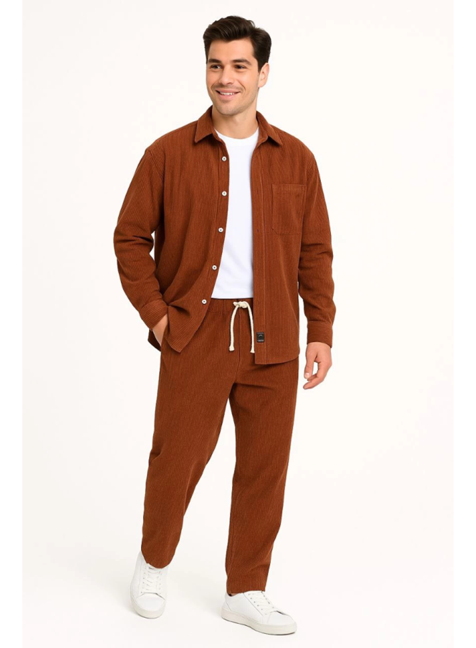 Erkek Kadife Oversize Takım – Gömlek Ve Pantolon İkili Set Füme Corduroy Şıklığı, Rahat Ve Zarif Duruş Yumuşak Dokulu Kadife Kumaş, Düğmeli Gömlek Üst Ve Lastikli Pantolon Alt Parça Ile Gün Boyu Konfor- Kiremit