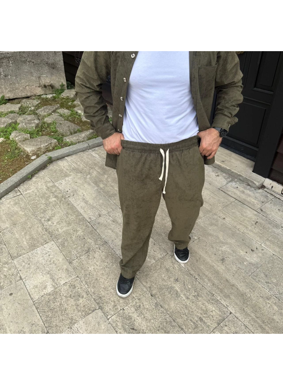 Erkek Kadife Oversize Takım – Gömlek Ve Pantolon İkili Set Füme Corduroy Şıklığı, Rahat Ve Zarif Duruş Yumuşak Dokulu Kadife Kumaş, Düğmeli Gömlek Üst Ve Lastikli Pantolon Alt Parça Ile Gün Boyu Konfor- Haki