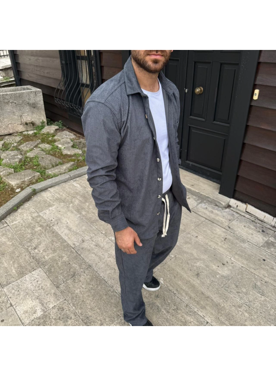 Erkek Kadife Oversize Takım – Gömlek Ve Pantolon İkili Set Füme Corduroy Şıklığı, Rahat Ve Zarif Duruş Yumuşak Dokulu Kadife Kumaş, Düğmeli Gömlek Üst Ve Lastikli Pantolon Alt Parça Ile Gün Boyu Konfor- Füme