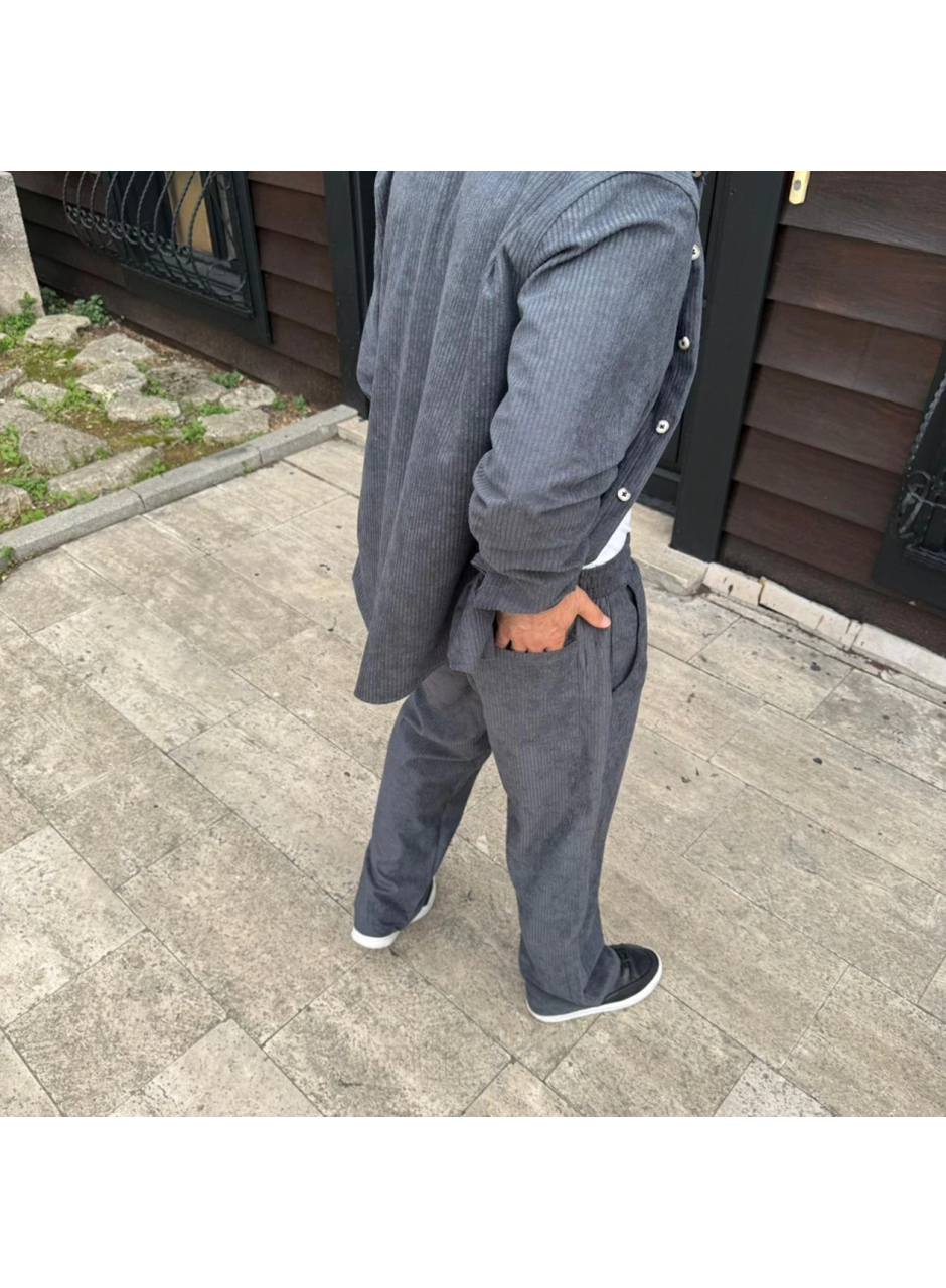 Erkek Kadife Oversize Takım – Gömlek Ve Pantolon İkili Set Füme Corduroy Şıklığı, Rahat Ve Zarif Duruş Yumuşak Dokulu Kadife Kumaş, Düğmeli Gömlek Üst Ve Lastikli Pantolon Alt Parça Ile Gün Boyu Konfor- Füme