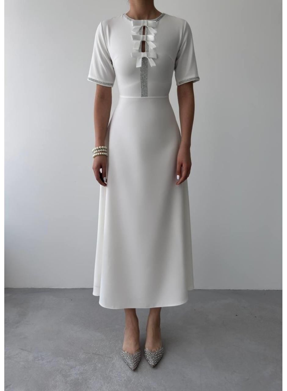 Wera Taşlı Fiyonk Detaylı Elbise