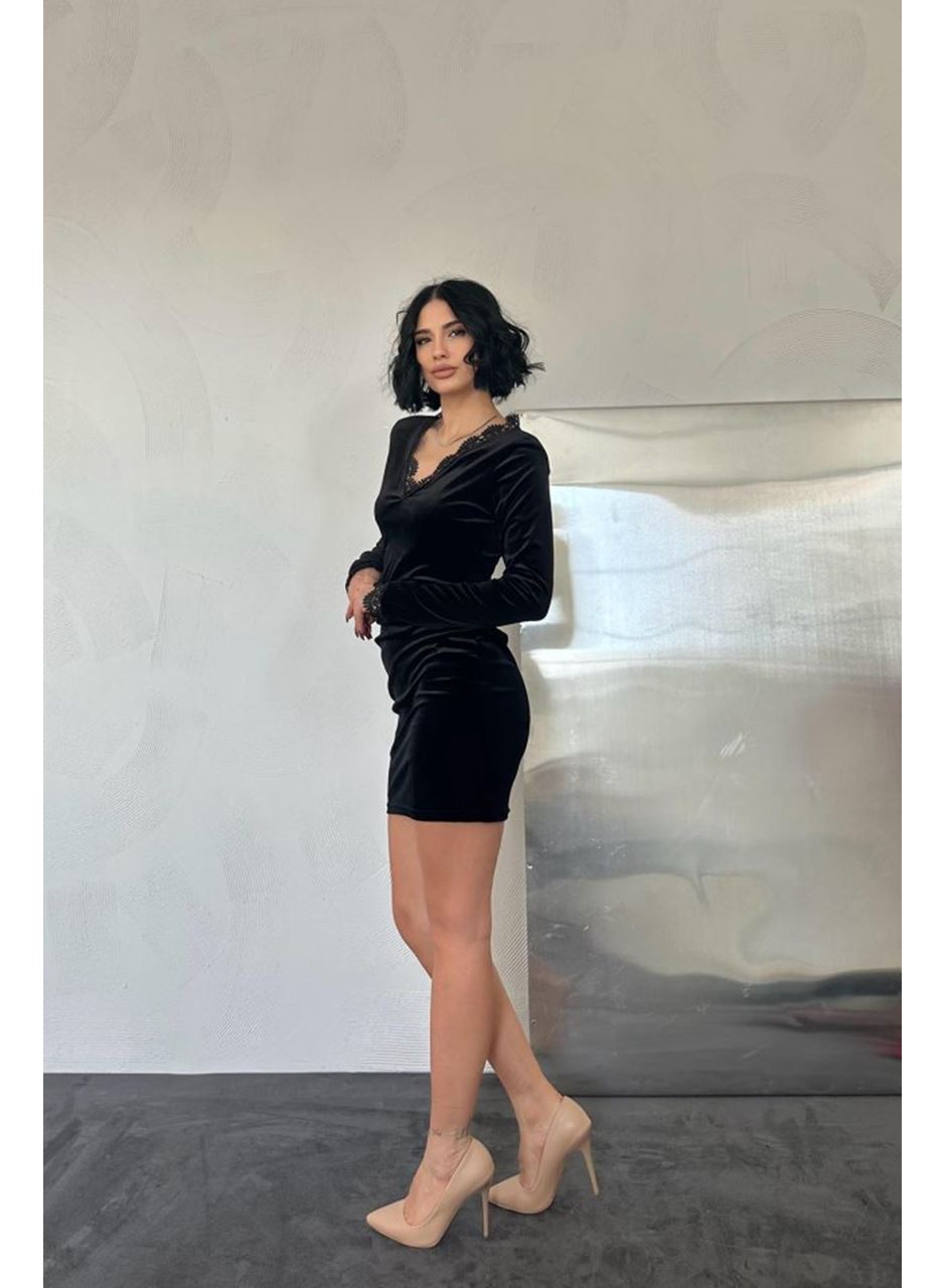 Siyah Yaka Ve Kol Dantelli Mini Elbise