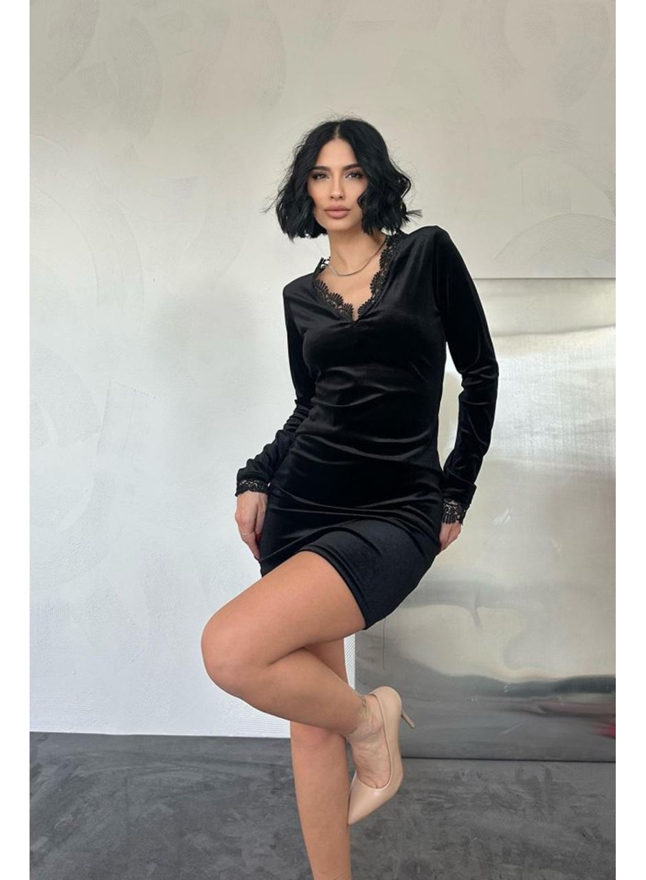 Siyah Yaka Ve Kol Dantelli Mini Elbise