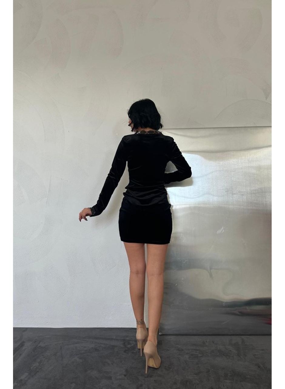 Siyah Yaka Ve Kol Dantelli Mini Elbise