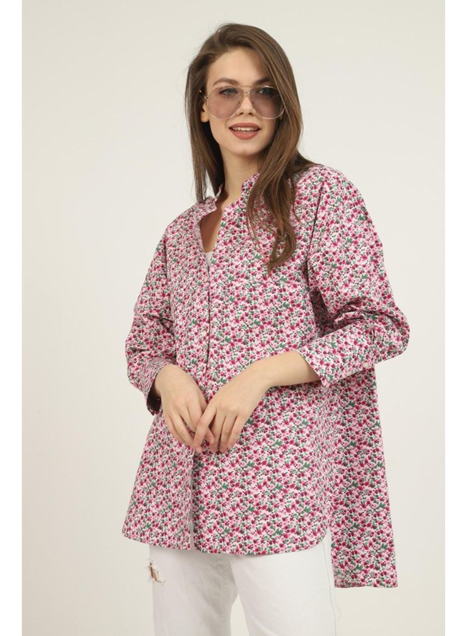 Kırmızı V Yakalı Ve Desenli Gömlek