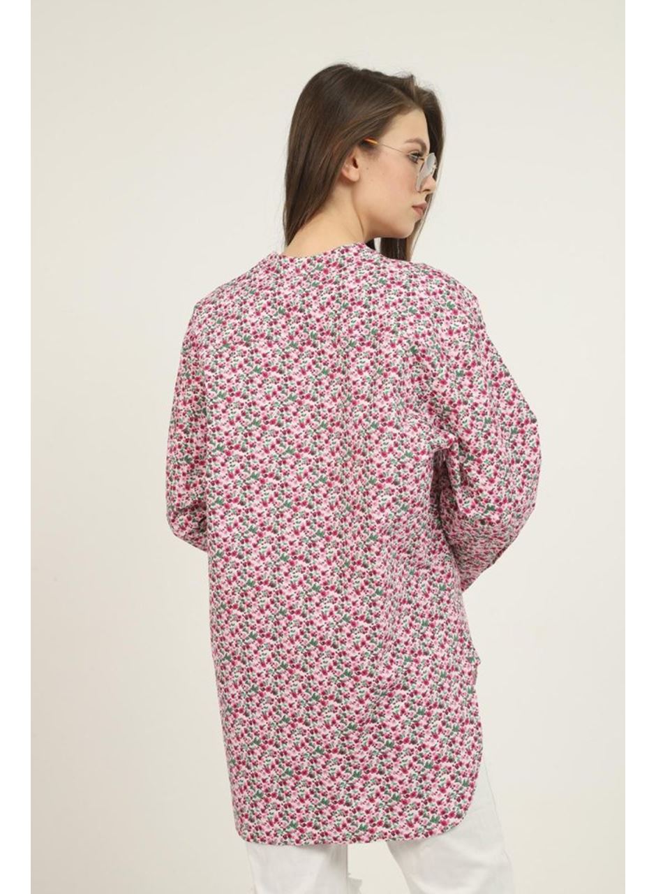 Kırmızı V Yakalı Ve Desenli Gömlek