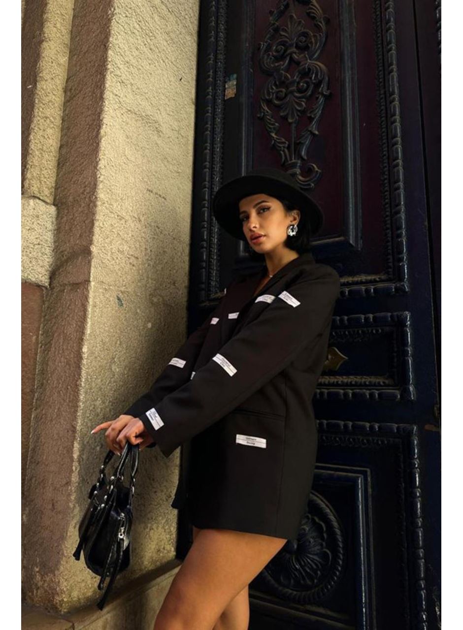 Siyah Etiket Detaylı Ceket