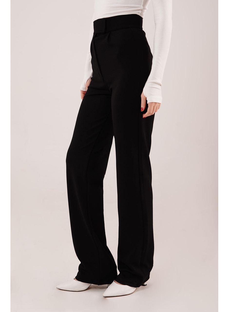 Cırt Kapama Detaylı Siyah Pantolon