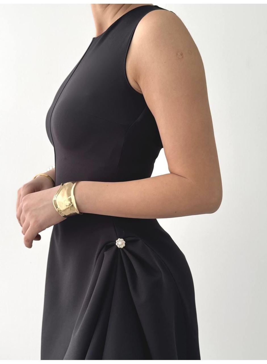 More İnci Detaylı Elbise