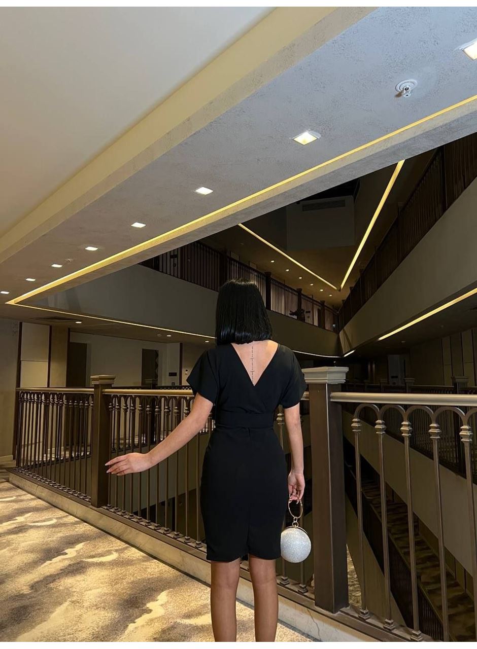 Kadın Dalgıç Krep V Yaka Ve Sırt Dekolte Detaylı Elbise