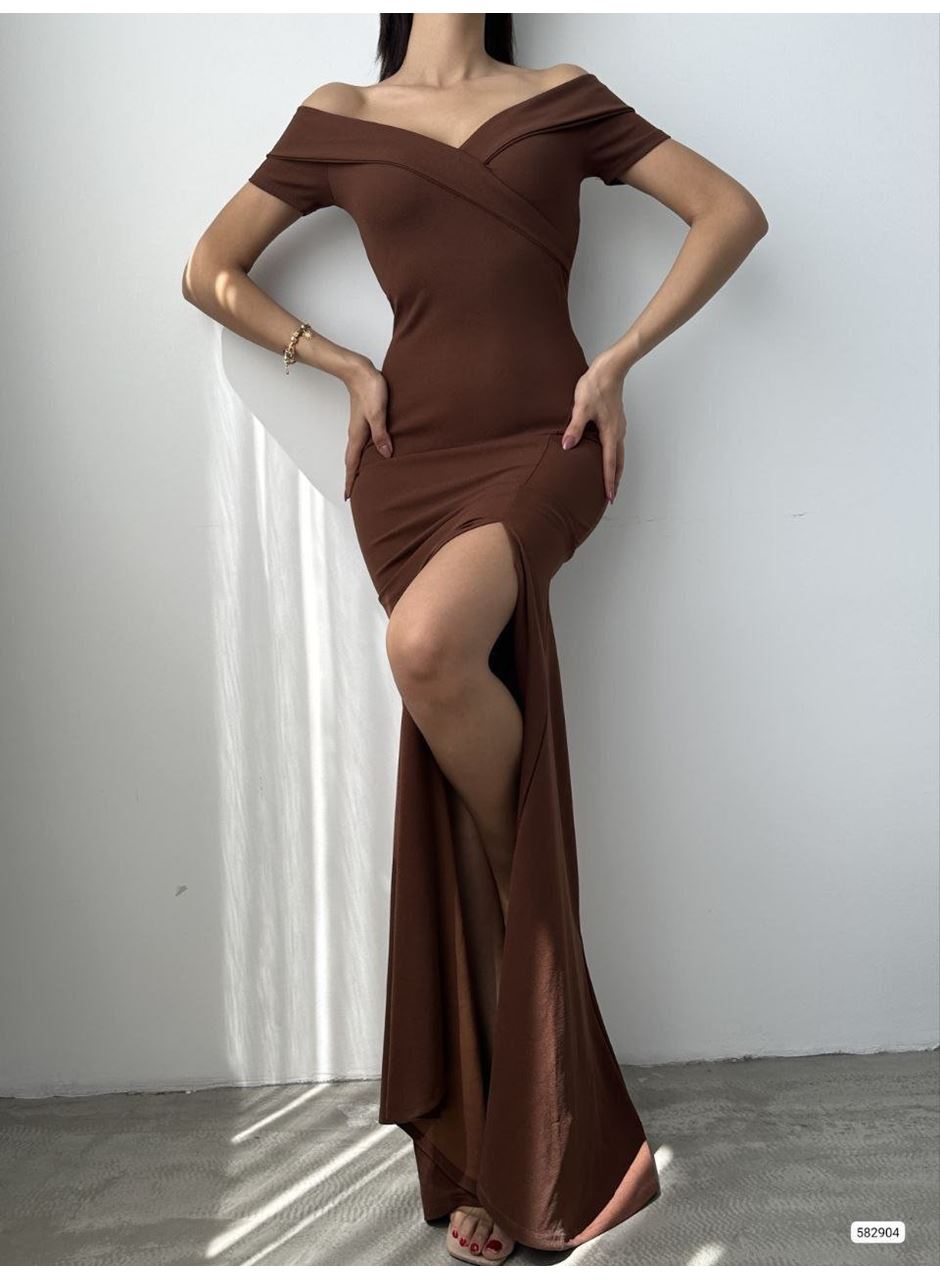 Kadın Dalgıç Kumaş Kayık Yaka Ve Dekolte Detaylı Elbise