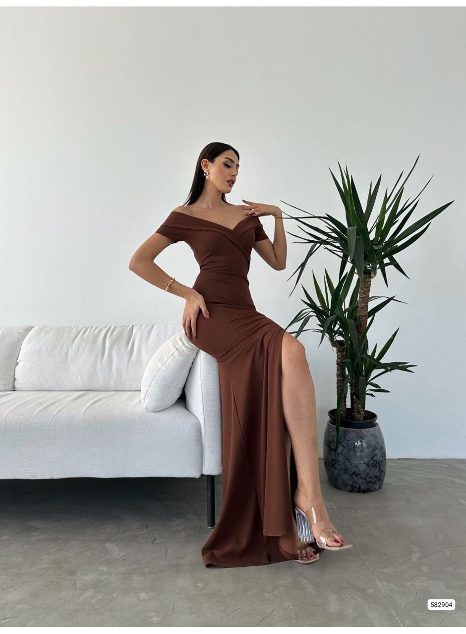 Kadın Dalgıç Kumaş Kayık Yaka Ve Dekolte Detaylı Elbise