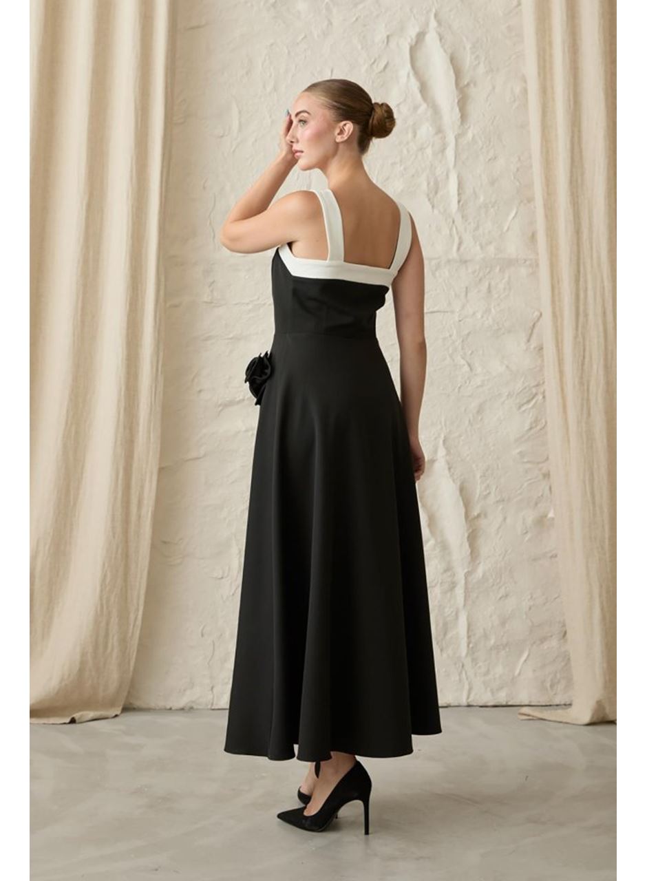 Siyah Güllü Askılı Elbise