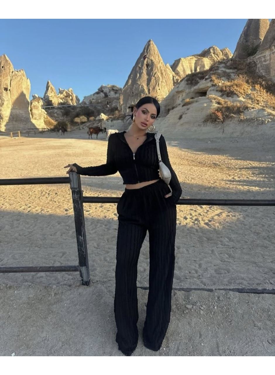 Kadın Uzun Kollu Parmak Geçme Ve Fermuar Detay Kısa Ceket Ve İspanyol Paça Pantolon Ikili Takim