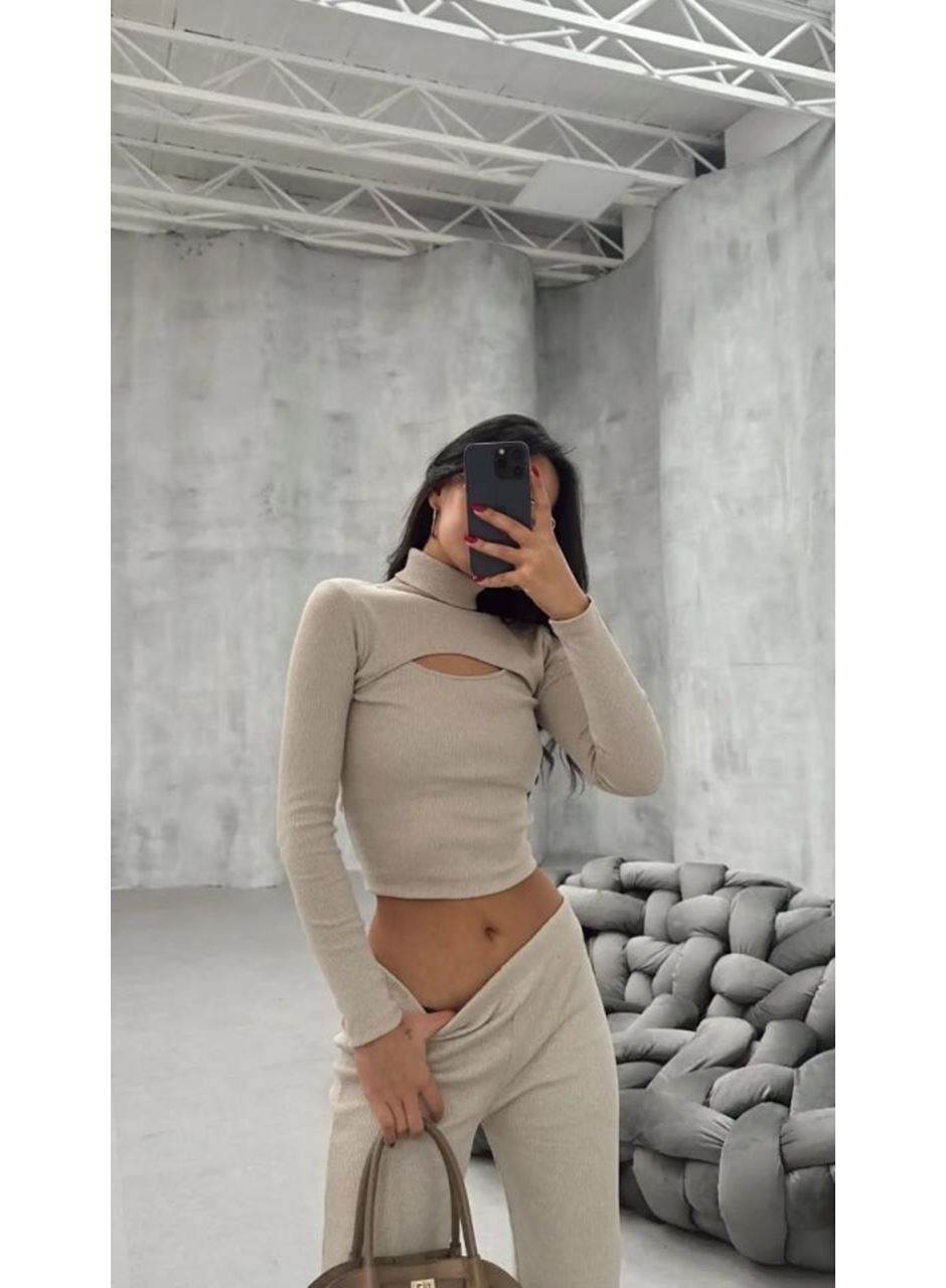 Kadın Uzun Kollu Pencere Detay Göğüs Dekolteli Bluz Ve Bol Paça Pantolon Ikili Takim