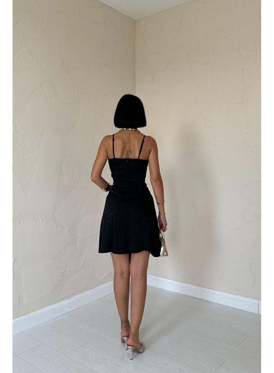 Siyah Jakarlı Asimetrik Elbise