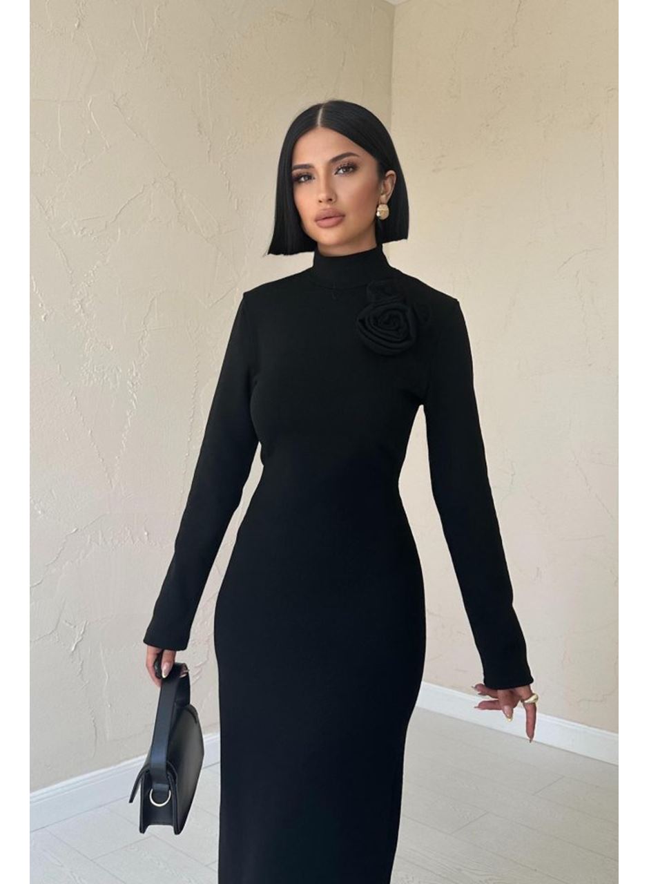 Siyah Omzu Güllü Düz Elbise