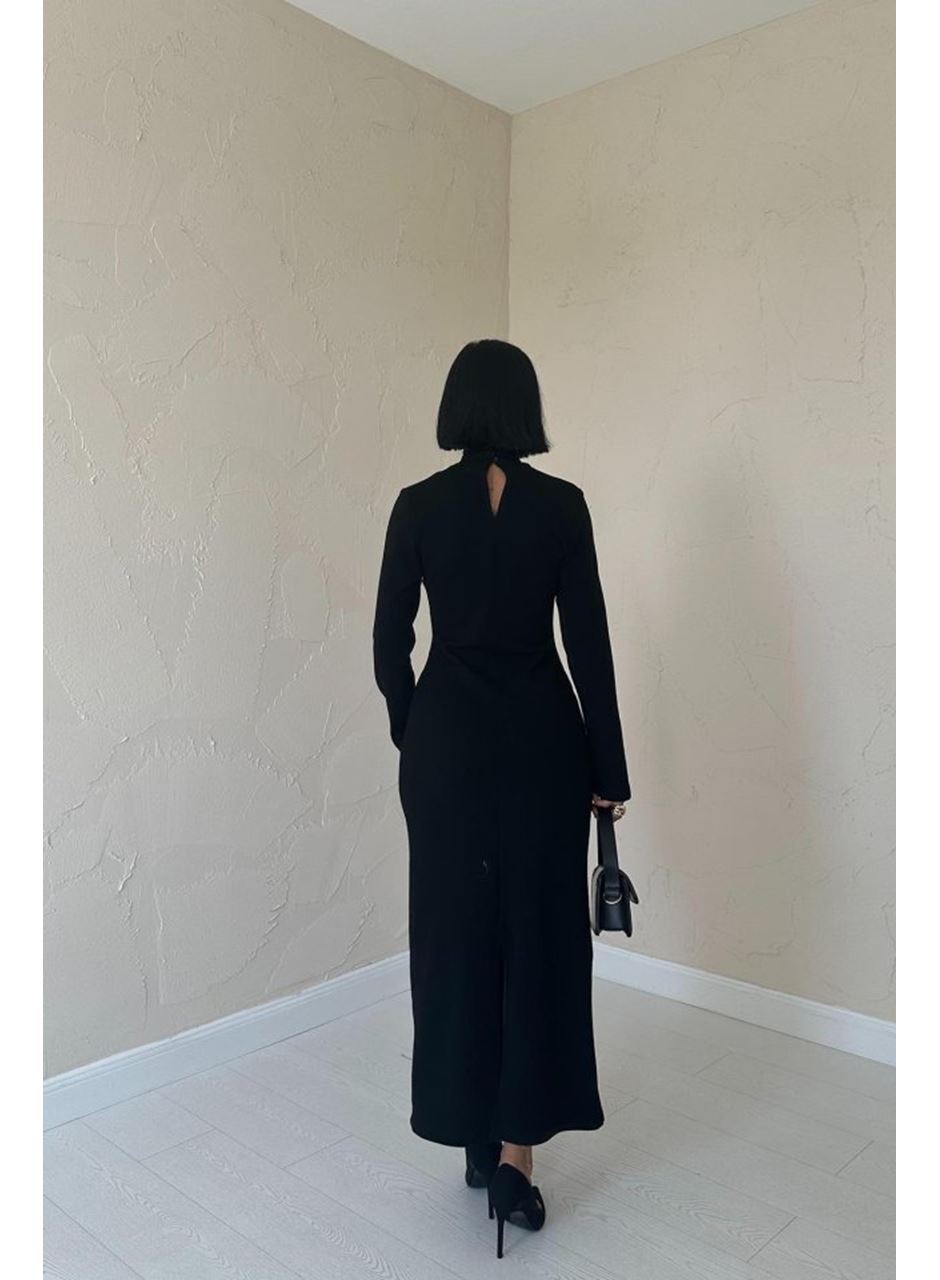 Siyah Omzu Güllü Düz Elbise