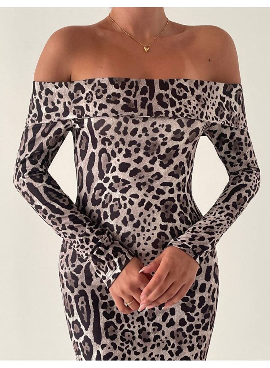 Kadın Madonna Yaka Dalgıç Kumaş Leopar Desen Maxi Boy Derin Yırtmaçlı Elbise