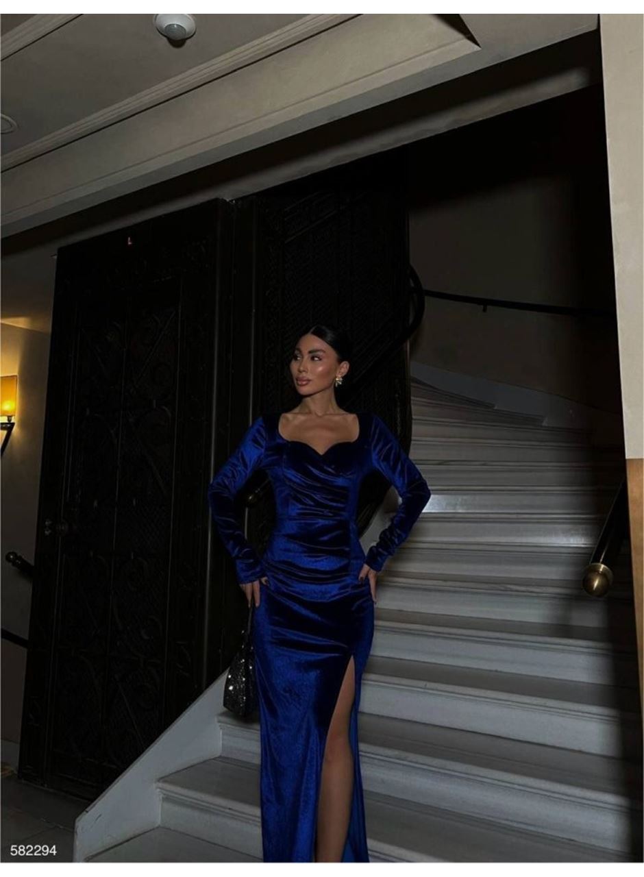 Kadın Kadife Kumaş Kalp Yaka Yırtmaç Detaylı Maxi Boy Elbise