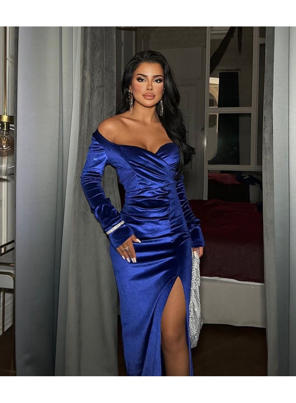 Kadın Kadife Kumaş Kalp Yaka Yırtmaç Detaylı Maxi Boy Elbise