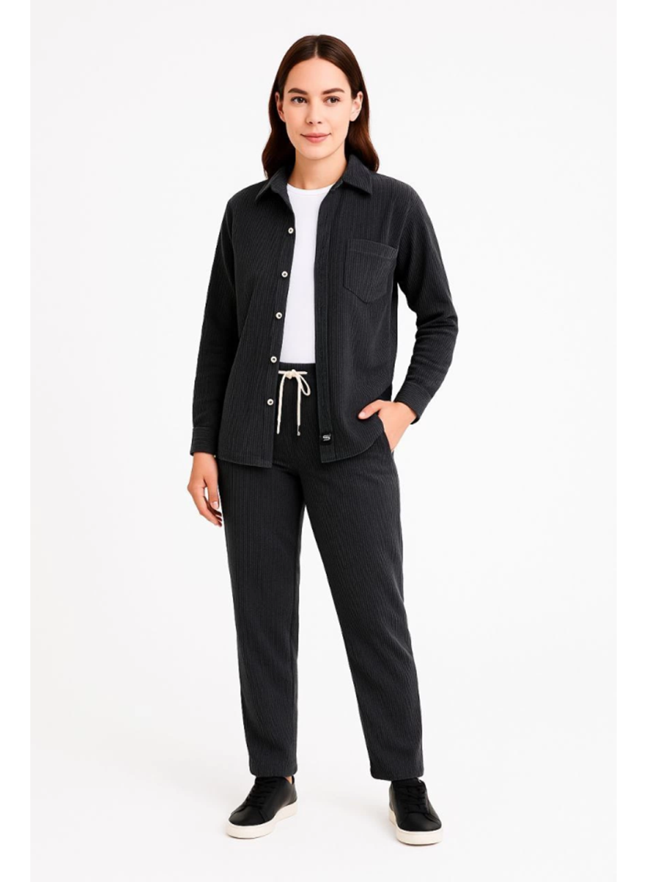 Kadife Oversize Takım – Gömlek Ve Pantolon İkili Set Füme Corduroy Şıklığı, Rahat Ve Zarif Duruş Yumuşak Dokulu Kadife Kumaş, Düğmeli Gömlek Üst Ve Lastikli Pantolon Alt Parça Ile Gün Boyu Konfor- Siyah
