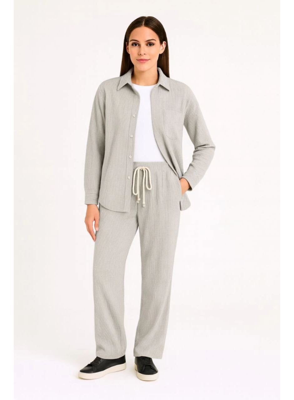 Kadife Oversize Takım – Gömlek Ve Pantolon İkili Set Füme Corduroy Şıklığı, Rahat Ve Zarif Duruş Yumuşak Dokulu Kadife Kumaş, Düğmeli Gömlek Üst Ve Lastikli Pantolon Alt Parça Ile Gün Boyu Konfor- Gri
