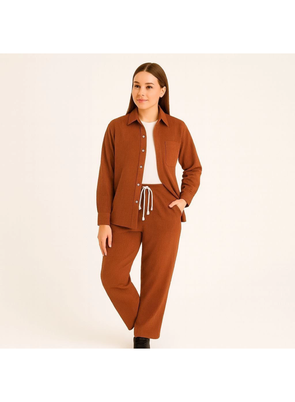 Kadife Oversize Takım – Gömlek Ve Pantolon İkili Set Füme Corduroy Şıklığı, Rahat Ve Zarif Duruş Yumuşak Dokulu Kadife Kumaş, Düğmeli Gömlek Üst Ve Lastikli Pantolon Alt Parça Ile Gün Boyu Konfor- Kiremit