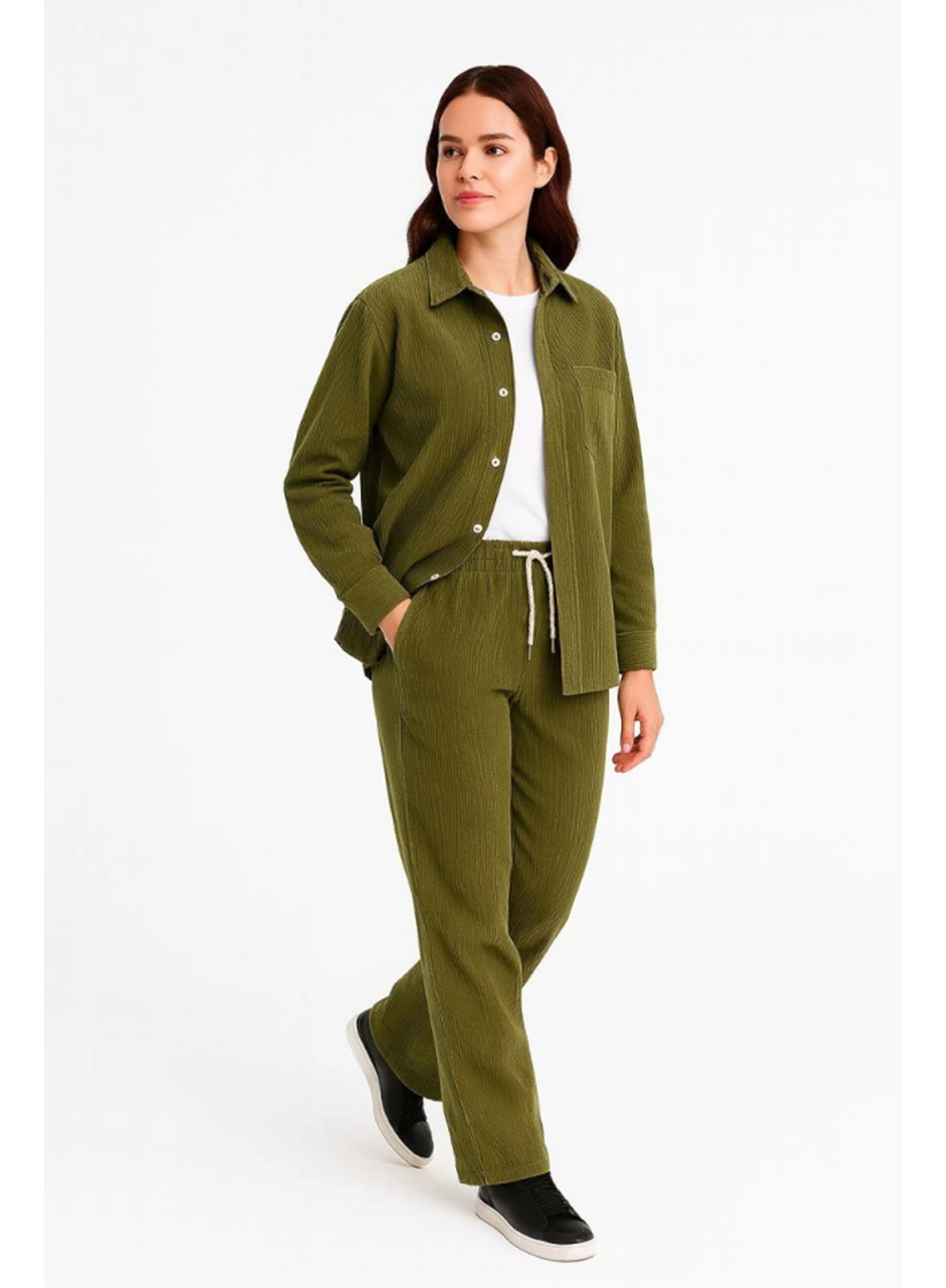 Kadife Oversize Takım – Gömlek Ve Pantolon İkili Set Füme Corduroy Şıklığı, Rahat Ve Zarif Duruş Yumuşak Dokulu Kadife Kumaş, Düğmeli Gömlek Üst Ve Lastikli Pantolon Alt Parça Ile Gün Boyu Konfor- Haki