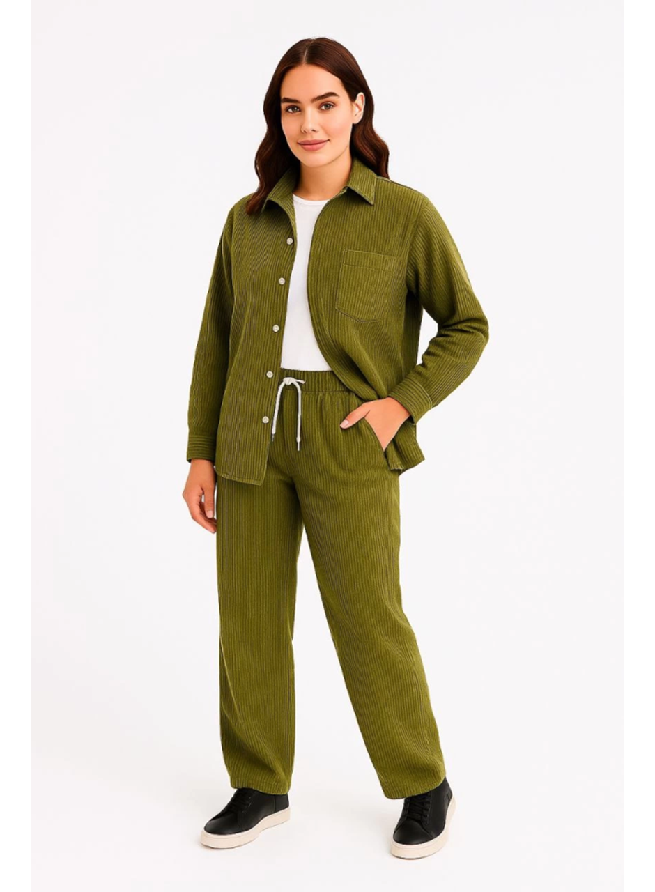 Kadife Oversize Takım – Gömlek Ve Pantolon İkili Set Füme Corduroy Şıklığı, Rahat Ve Zarif Duruş Yumuşak Dokulu Kadife Kumaş, Düğmeli Gömlek Üst Ve Lastikli Pantolon Alt Parça Ile Gün Boyu Konfor- Haki
