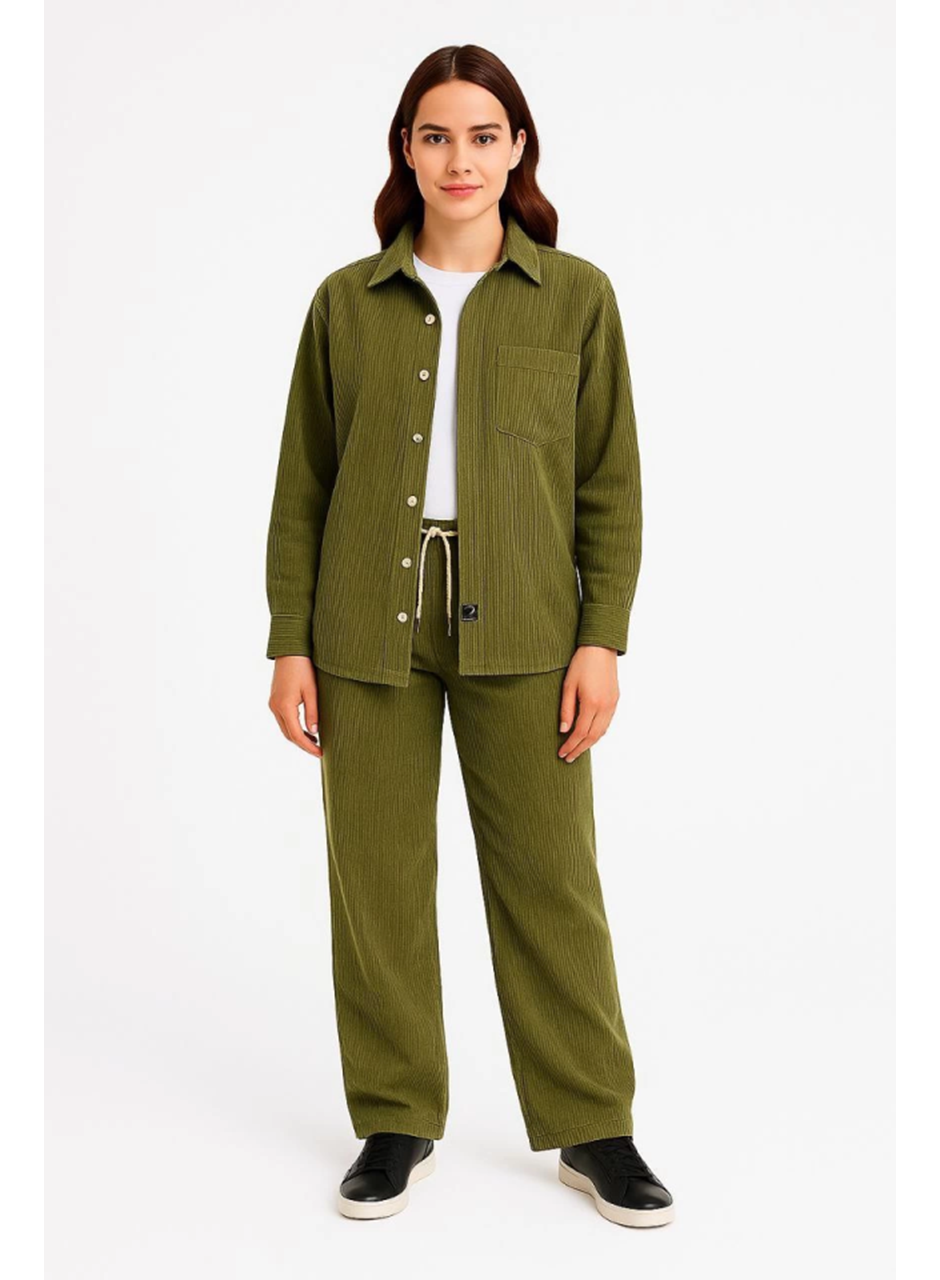 Kadife Oversize Takım – Gömlek Ve Pantolon İkili Set Füme Corduroy Şıklığı, Rahat Ve Zarif Duruş Yumuşak Dokulu Kadife Kumaş, Düğmeli Gömlek Üst Ve Lastikli Pantolon Alt Parça Ile Gün Boyu Konfor- Haki