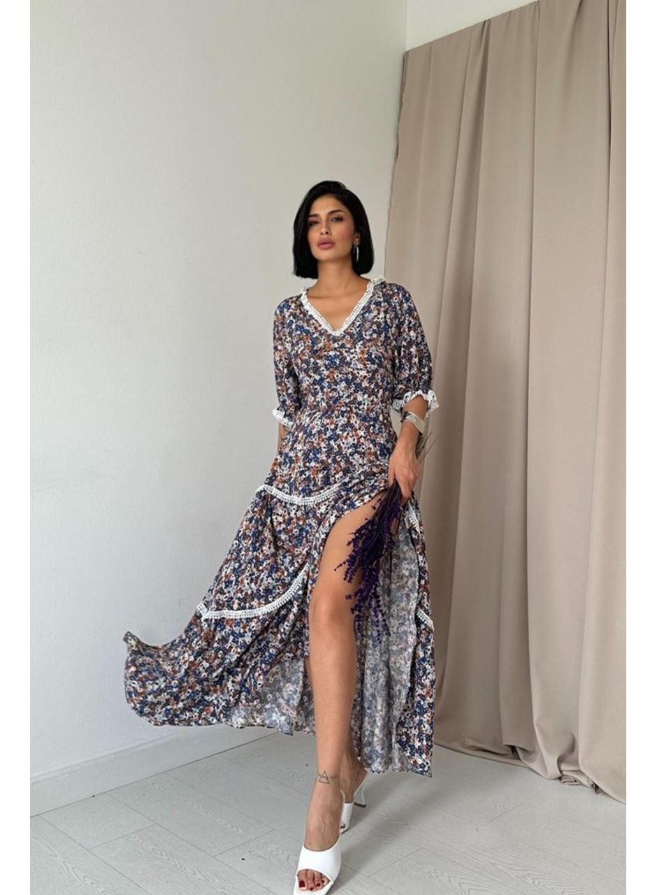 Desenli Sırtı Dekolteli Brode Elbise