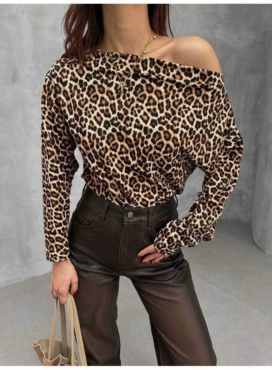 Kadın Leopar Desenli Düşük Omuzlu Bluz