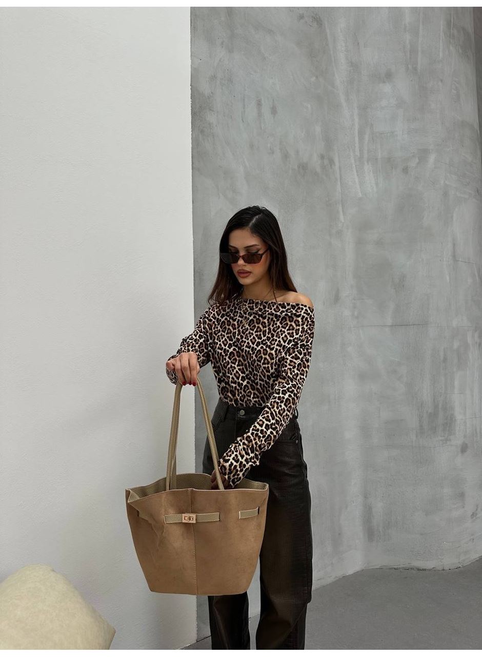 Kadın Leopar Desenli Düşük Omuzlu Bluz
