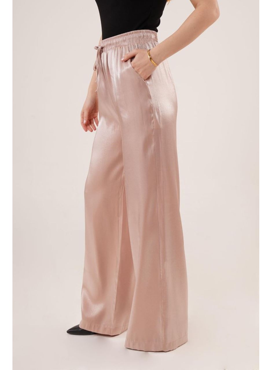 Parlak Görünümlü Cepli Bej Bol Paça Pantolon