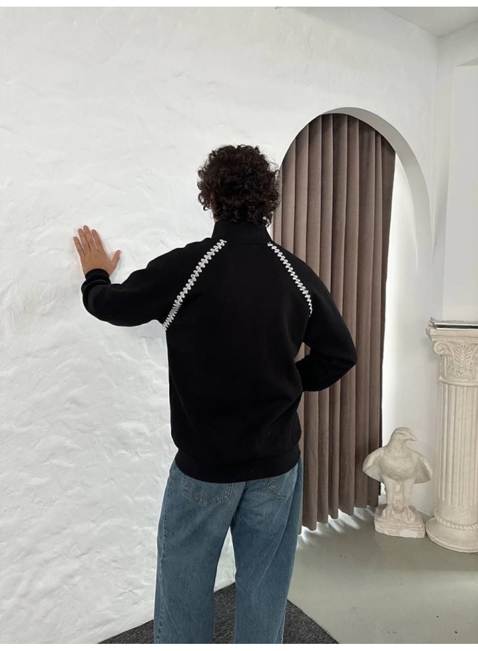 Erkek Oversize Dik Yaka Fermuarlı Sweatshirt - Zincir Nakışli Kanguru Cepli - Siyah