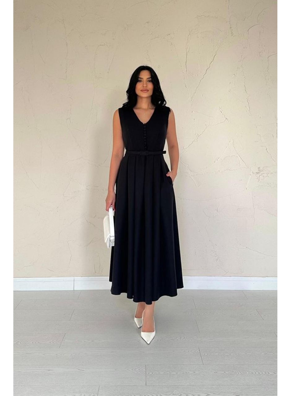 Siyah Önü Britli Pileli Elbise