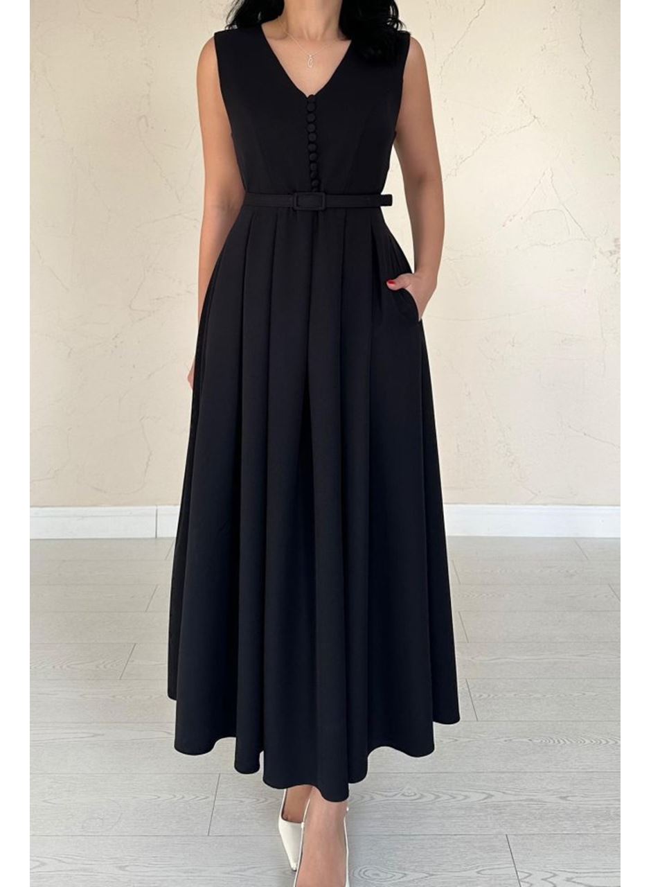 Siyah Önü Britli Pileli Elbise