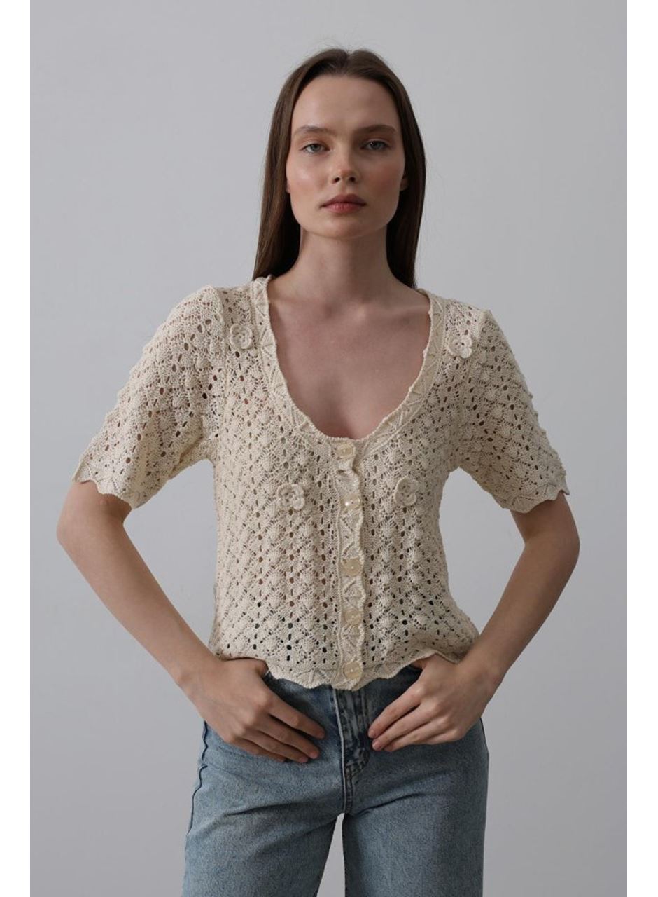 Çiçek Detaylı Düğmeli Triko - Ekru