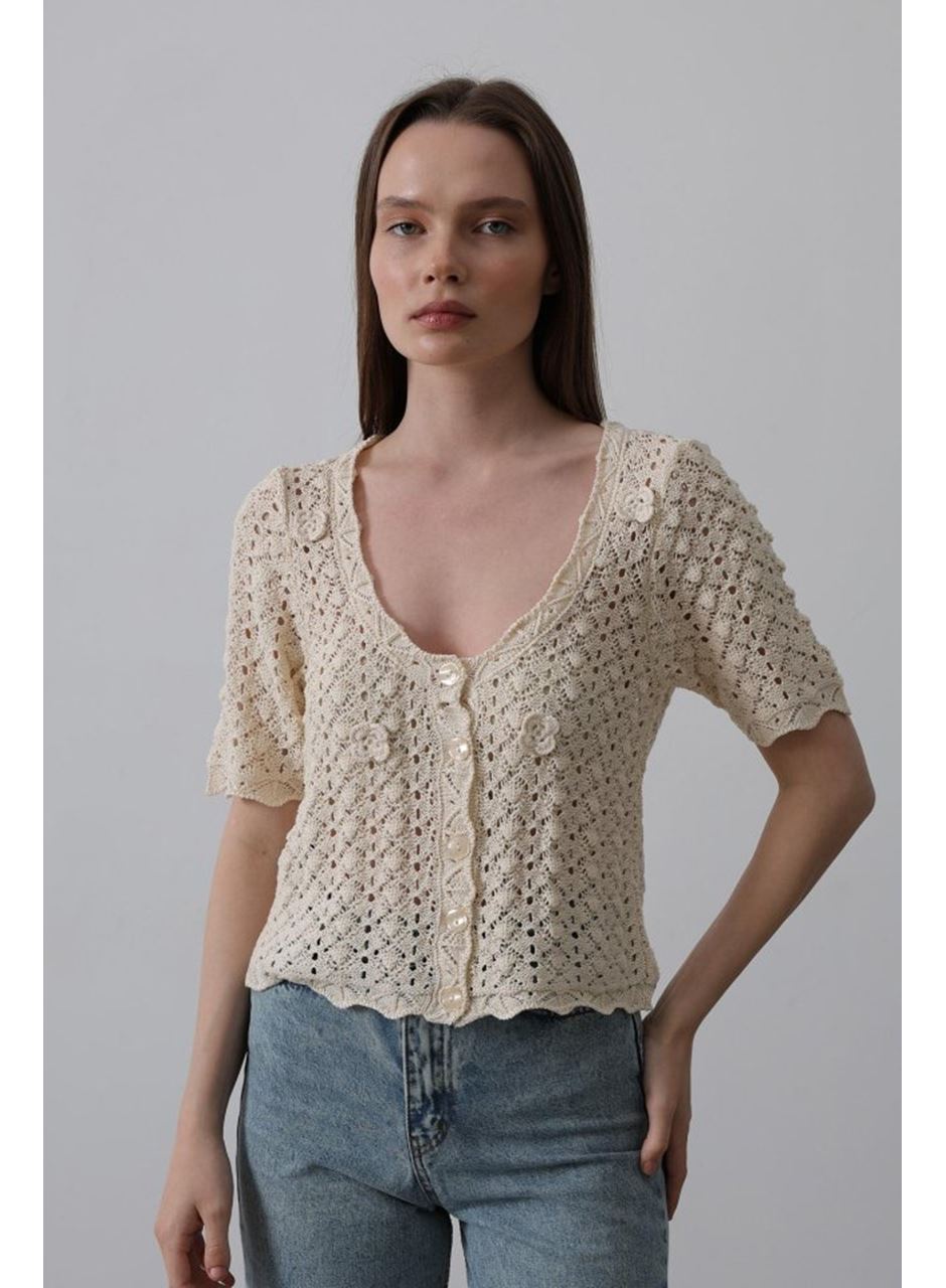 Çiçek Detaylı Düğmeli Triko - Ekru