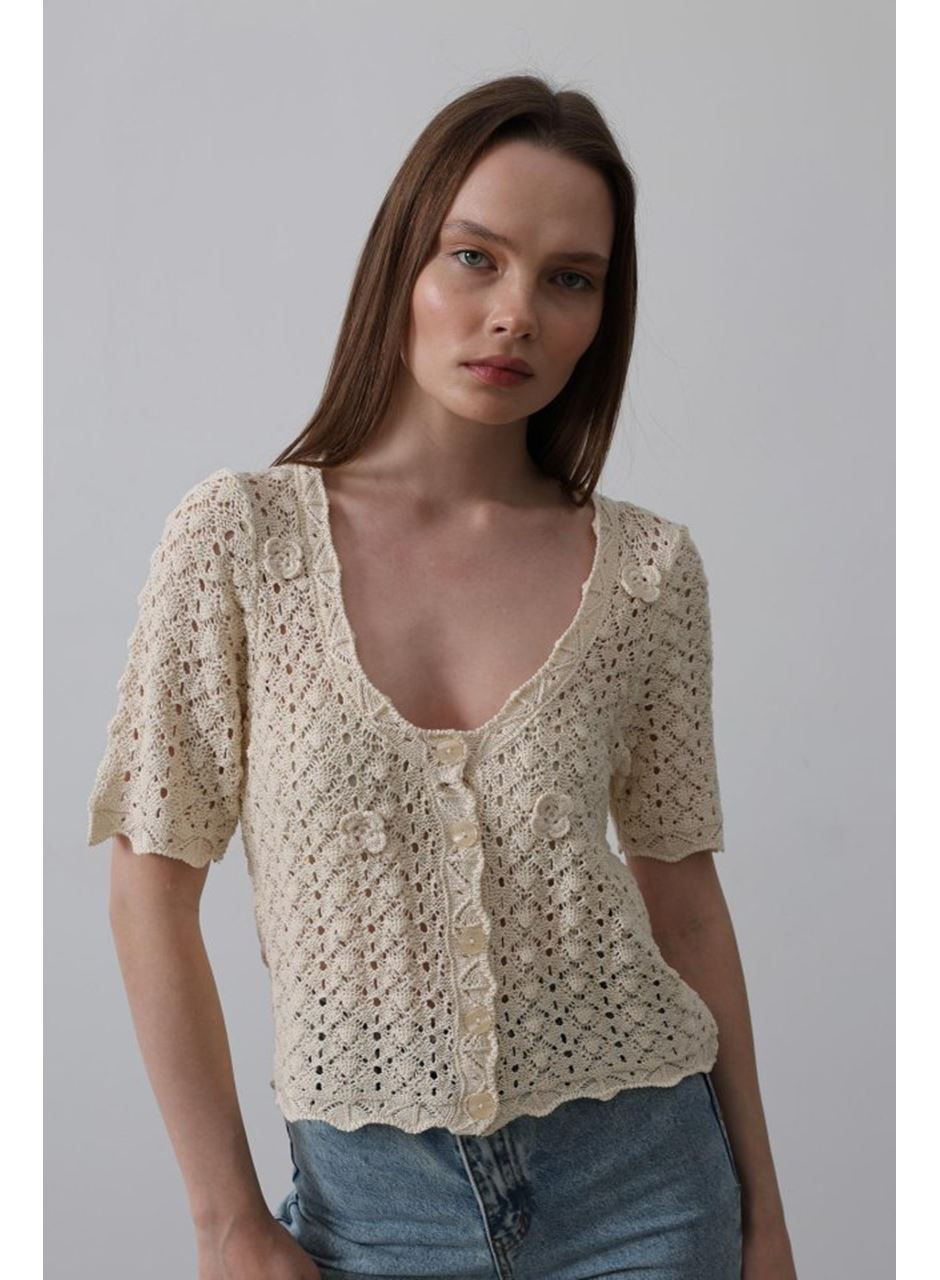 Çiçek Detaylı Düğmeli Triko - Ekru