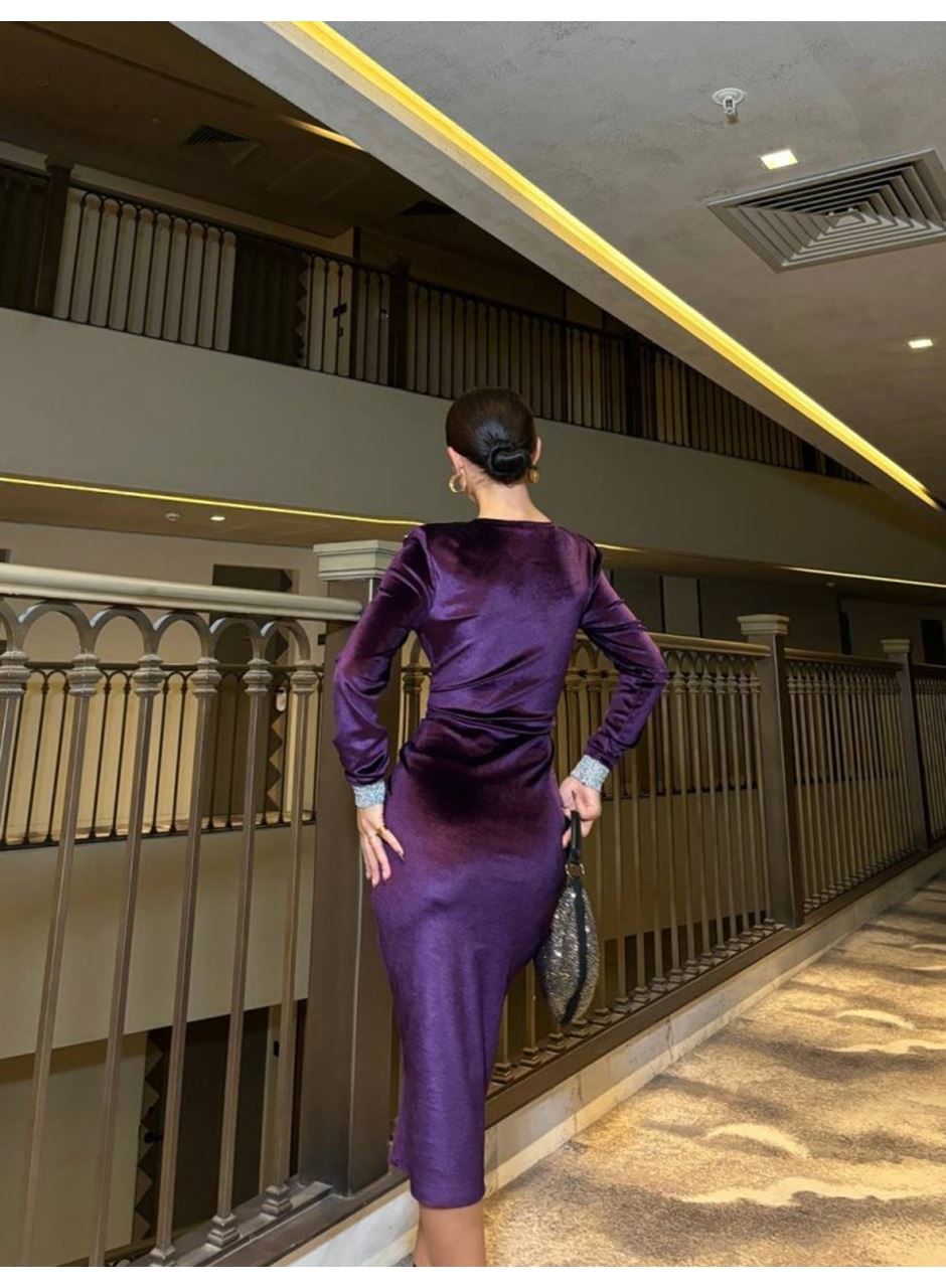 Kadın Bisiklet Yaka Vatkalı Manşet Detay Kadife Kumaş Midi Boy Elbise